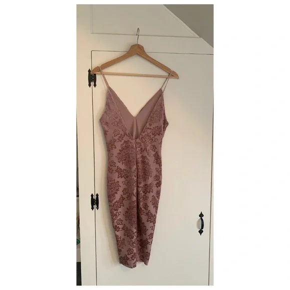 Bodycon Velvet midi dress - Picture 2 of 5